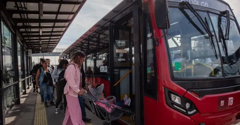 Inauguran la estación Calle 6 de la Línea 4 del el Metrobús