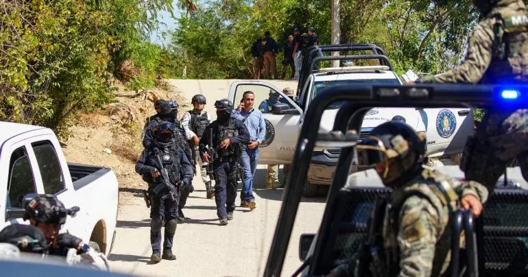 Policías abaten a cuatro presuntos delincuentes y detienen a tres en Acapulco