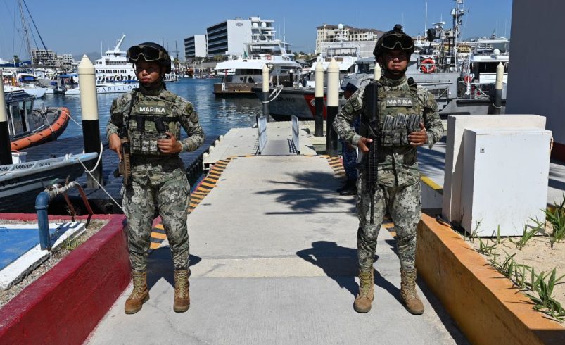 Marina asegura más de mil litros de combustible en mar de Puerto Vallarta