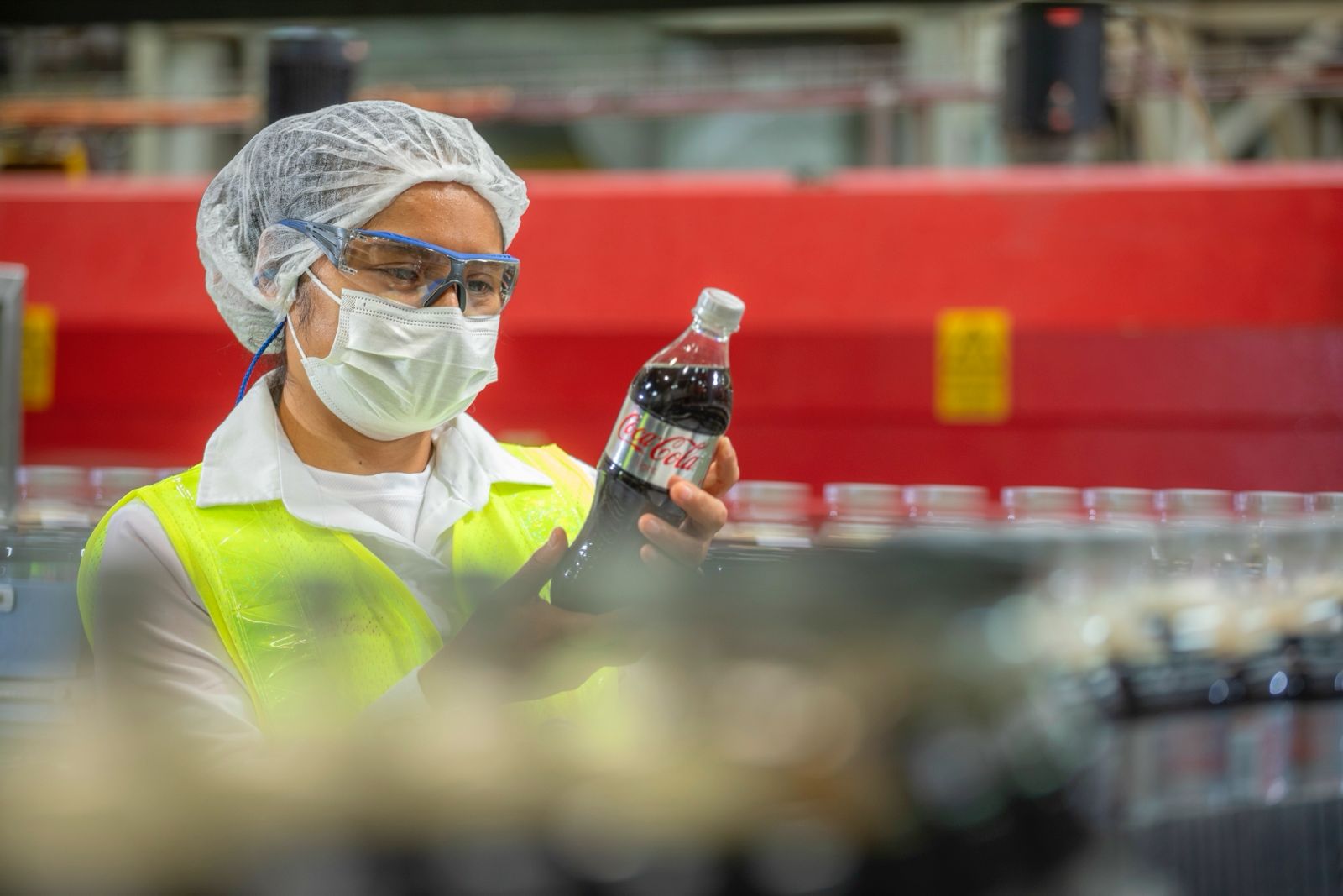 Industria Mexicana de Coca-Cola reconoce labor de millones de mexicanos; suma a la campaña «Hecho en México»