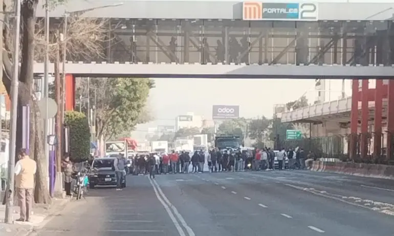 Bloqueo en Calzada de Tlalpan afecta la movilidad en CDMX