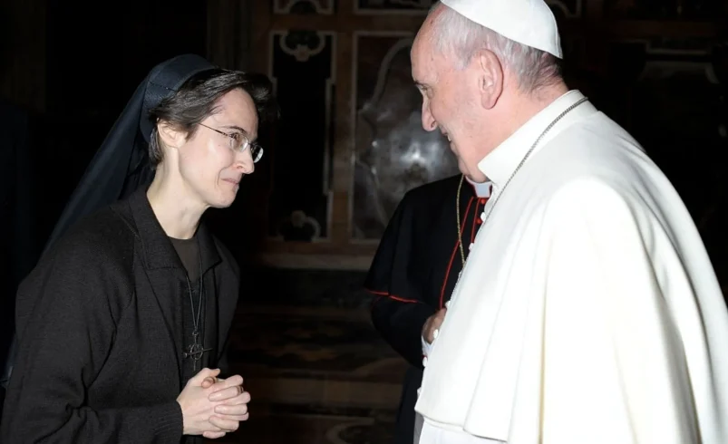 Sheinbaum llama progresista al papa Francisco