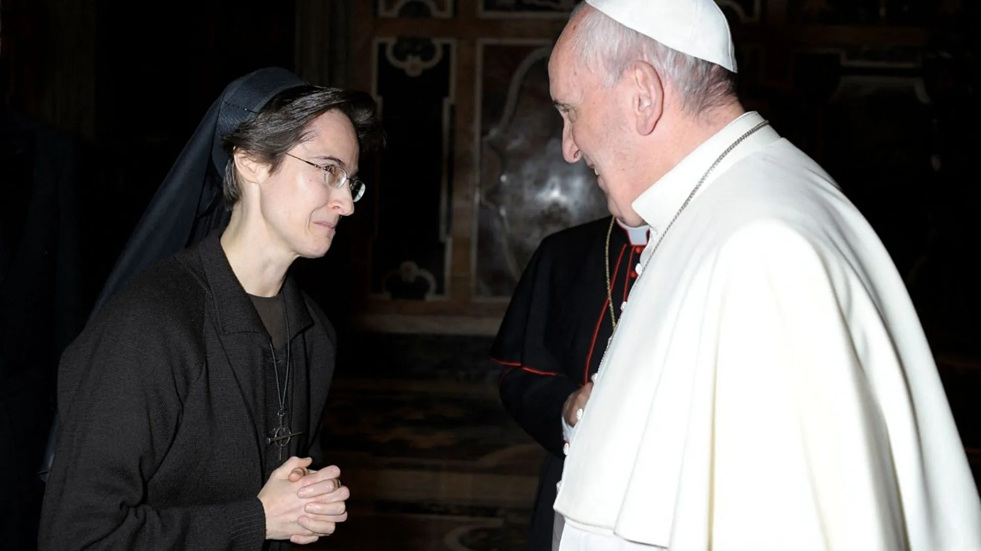 Sheinbaum llama progresista al papa Francisco