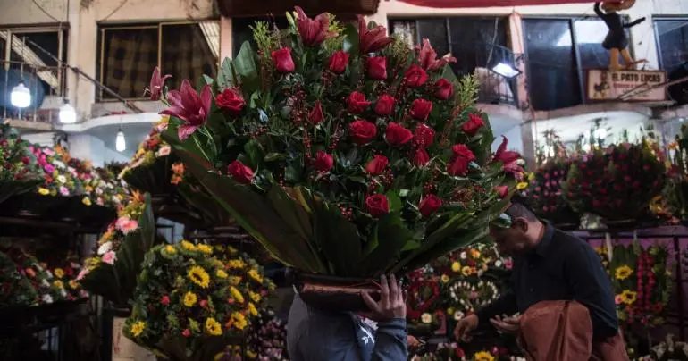 Por Día del Amor y la Amistad prevén derrama de 2 mil 68 mdp en CDMX