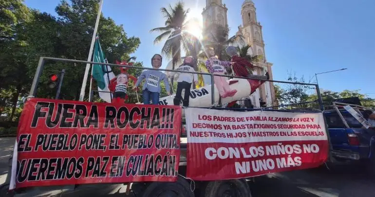 Se movilizan en Culiacán en contra de la violencia y piden renuncia de Rubén Rocha