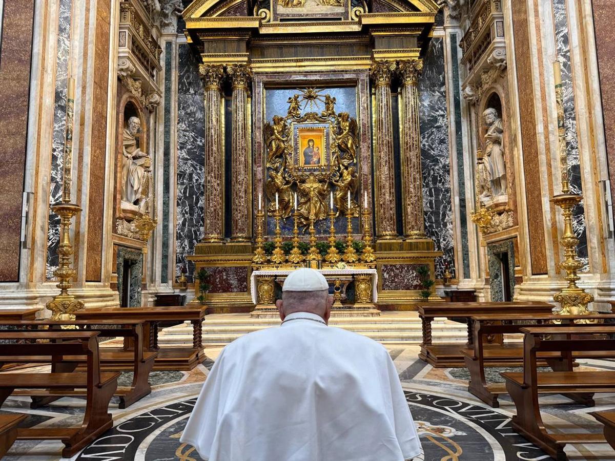 El papa en meditaciones del vía crucis: ‘La economía de Dios no mata, ni aplasta’