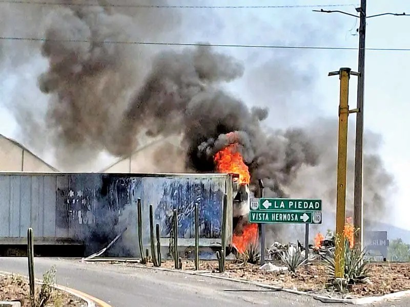 Se desatan quemas y bloqueos; afecta a al menos 14 municipios