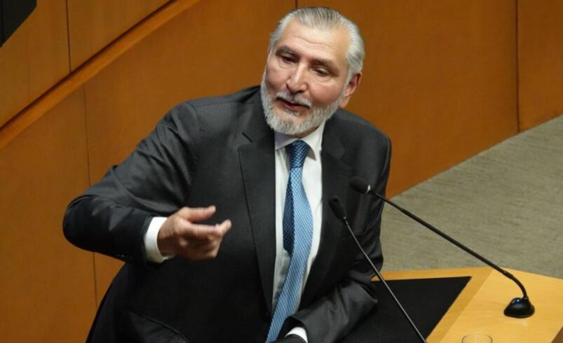 Senador Adán Augusto López acude al Congreso Nacional de Morena, en medio de empujones