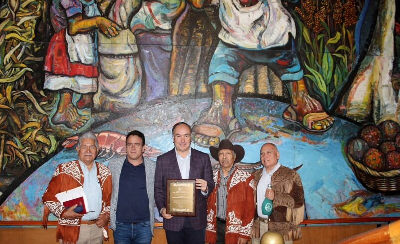Patronato de Tamaulipecos en la CDMX entregan Reconocimiento por su labor a Alejandro Rábago