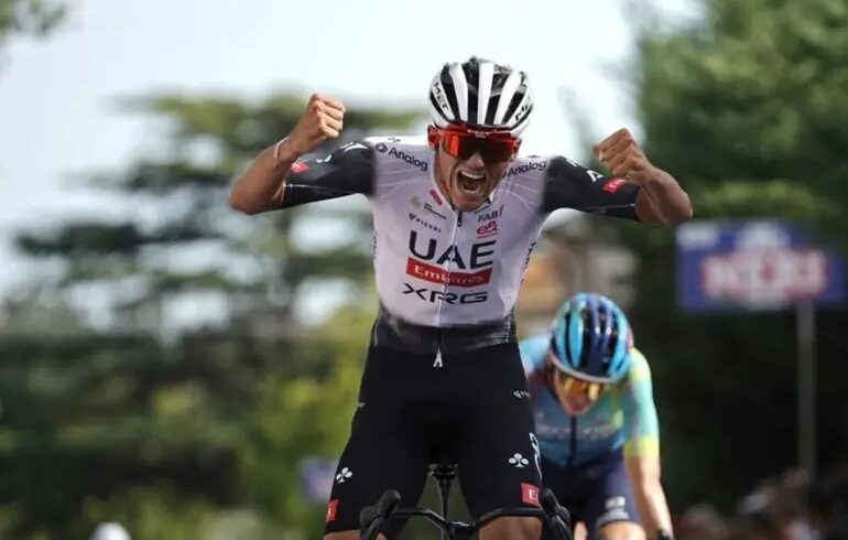 Isaac del Toro cierra una semana exitosa con victoria en el Trofeo Matteotti 2025