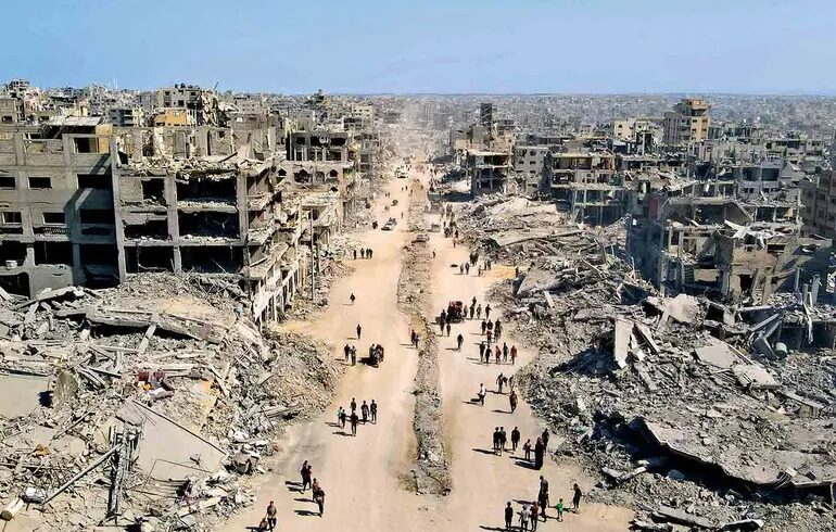 Regresan a una Gaza fantasma, mientras en Tel Aviv celebran; 500 mil desplazados