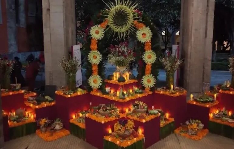 Sheinbaum presume ofrenda de Muertos en Palacio Nacional